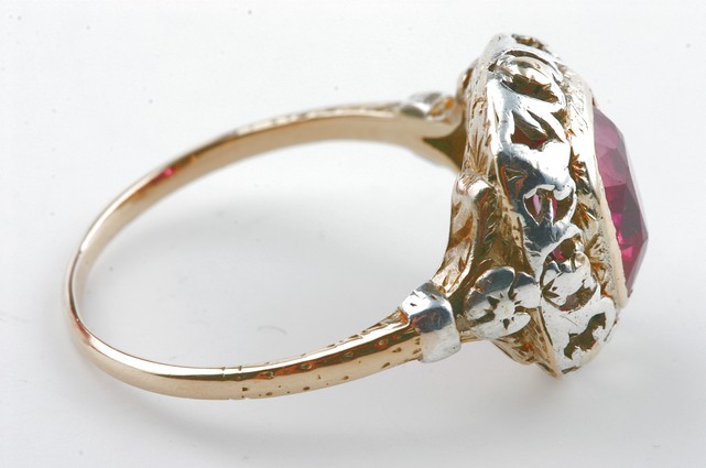 Gold Ring 750 mit rotem Stein antik Antikschmuck